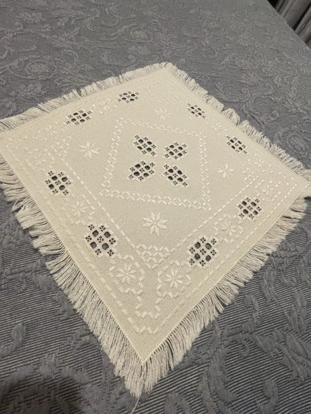 A perfect little vintage cream Hardanger Table mat Carousel 1