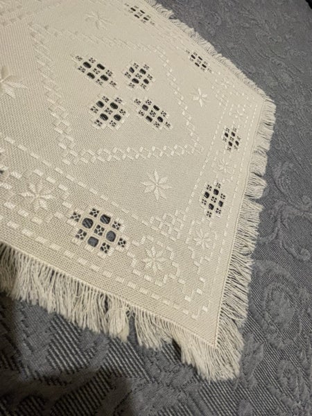 A perfect little vintage cream Hardanger Table mat Carousel 2