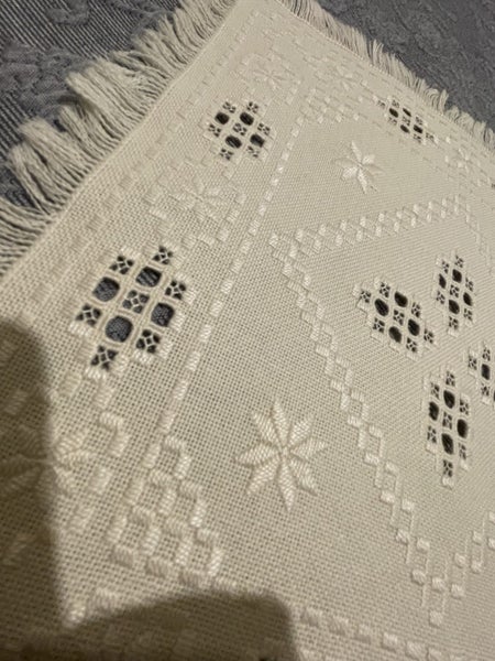 A perfect little vintage cream Hardanger Table mat Carousel 3
