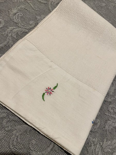 A lovely little vintage embroidered Huckaback hand Cloth Carousel 2