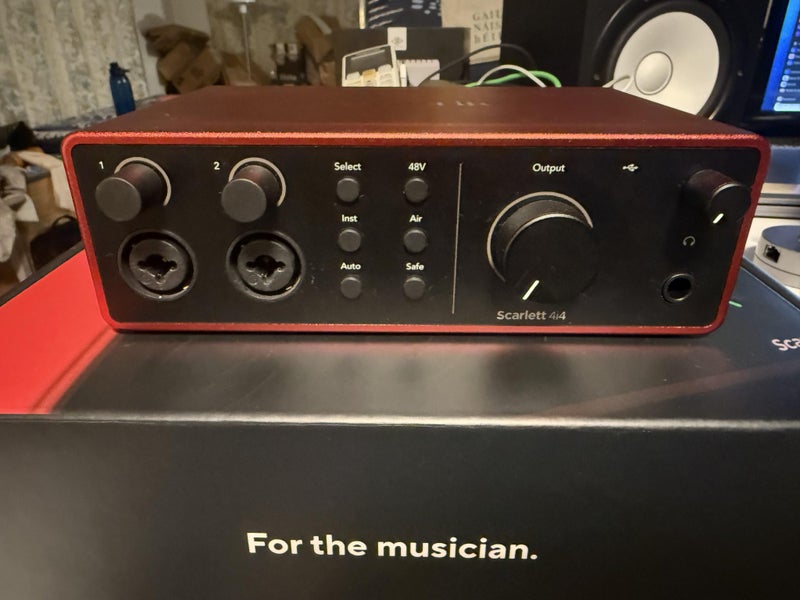 Focusrite Scarlett 4i4 USB-C Audio/MIDI Interface (4th Generation)64142343090691110