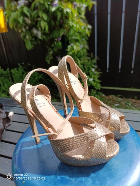 Gold heels Carousel 2