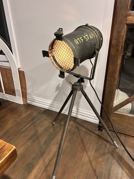 Industrial searchlight tripod lamp Carousel 2