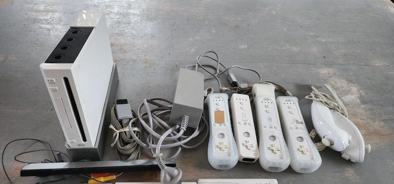 Nintendo Wii full set up. Carousel 1