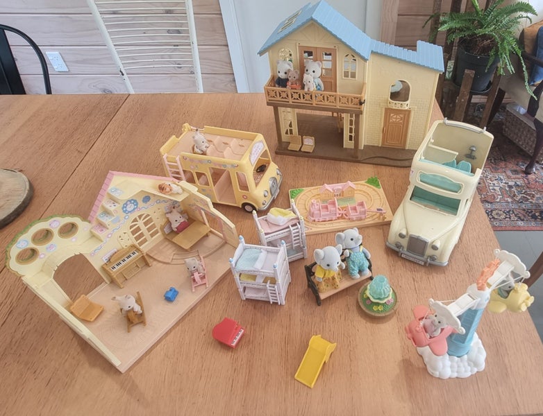 Sylvanian Families Bulk Set – Houses, Vehicles & Playsets Carousel 2