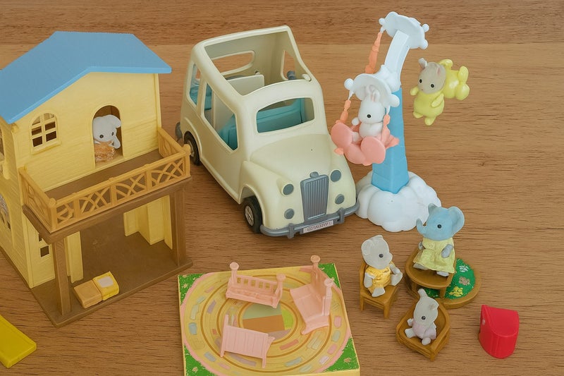 Sylvanian Families Bulk Set – Houses, Vehicles & Playsets Carousel 7