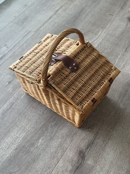 Willow Picnic Basket Set for 6 Persons Carousel 1