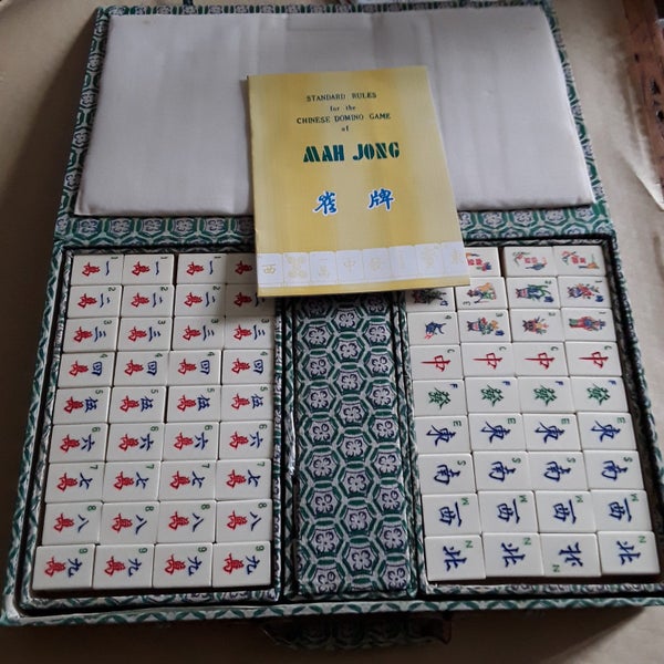 Mah jong set.64336654217987113