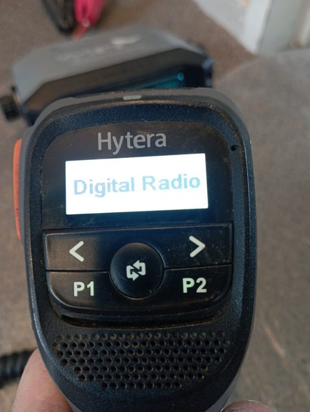 Hytera UHF 400-470Mhz DMR/Analog Radio MD652 Carousel 2