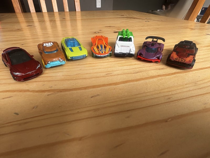 7 hot wheels car Carousel 1