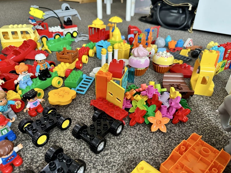 100s of pieces of DUPLO Carousel 2