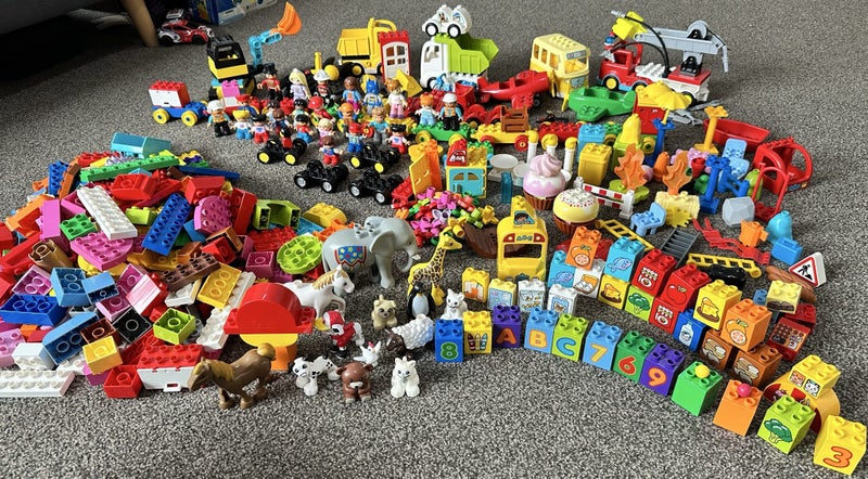 100s of pieces of DUPLO Carousel 1