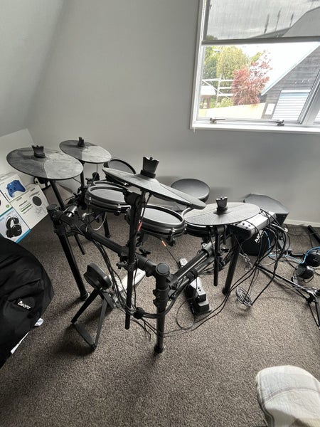 Alesis Nitro Mesh Electronic Drum Kit64019197203586111