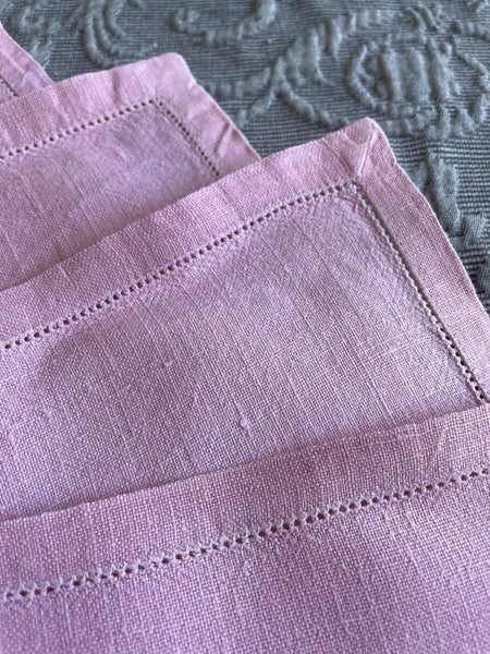 8 perfect beautiful quality vintage pink linen serviettes ! Carousel 2