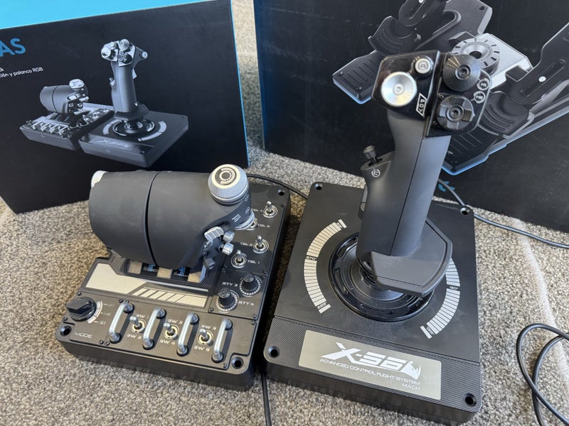 Logitech G Pro Flight X56 Rhino + Flight Rudder Pedals Carousel 2