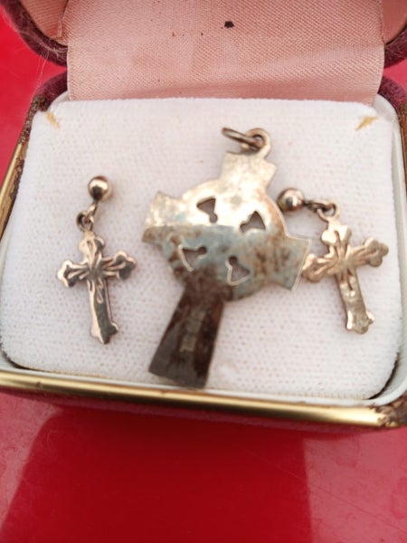 Earings and cross pendant Carousel 2