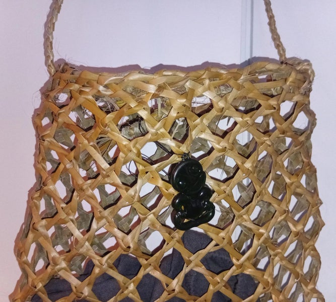 Kupenga flax bag Carousel 1