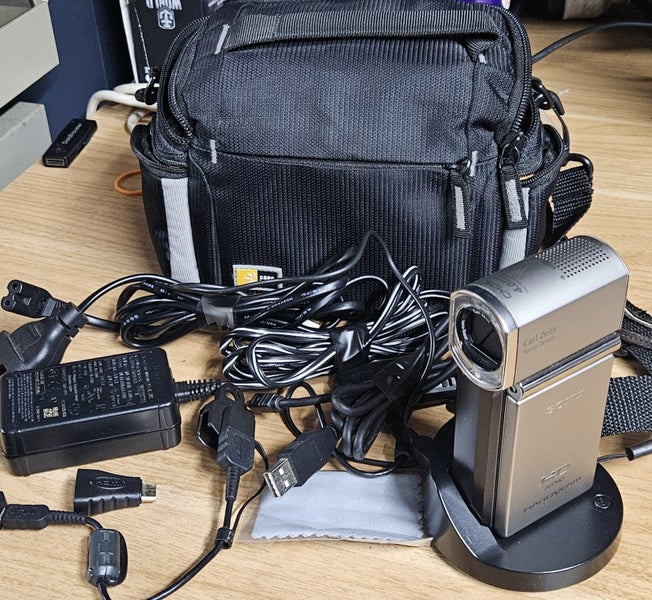 Sony Digital Video Camera HDR-TG1E with Dock Carousel 2