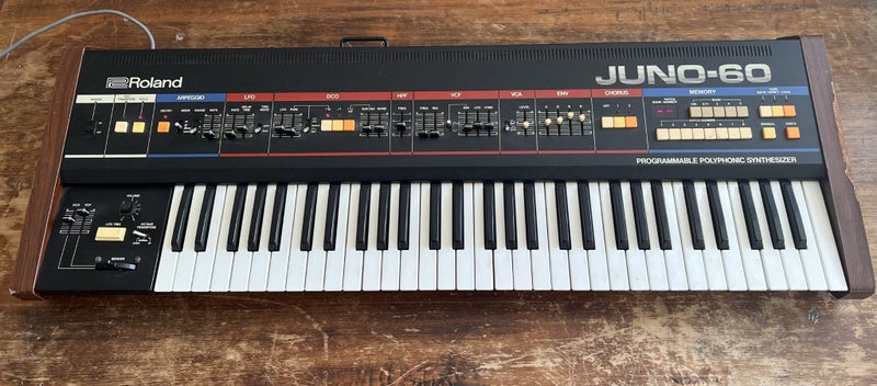 JUNO 60 - Legendary Synth - LOW RESERVE Carousel 1