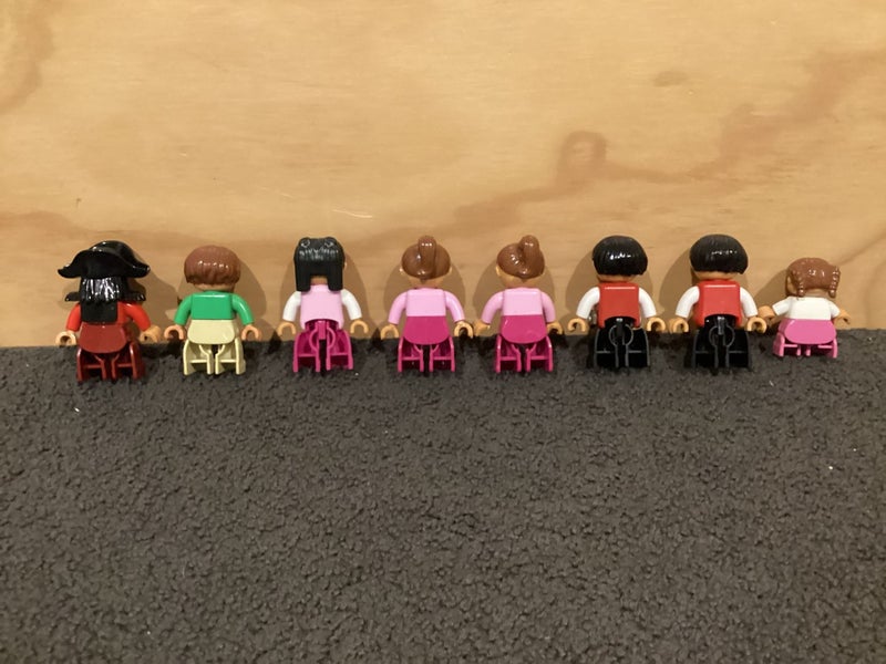 8 Duplo Minifigures Carousel 2