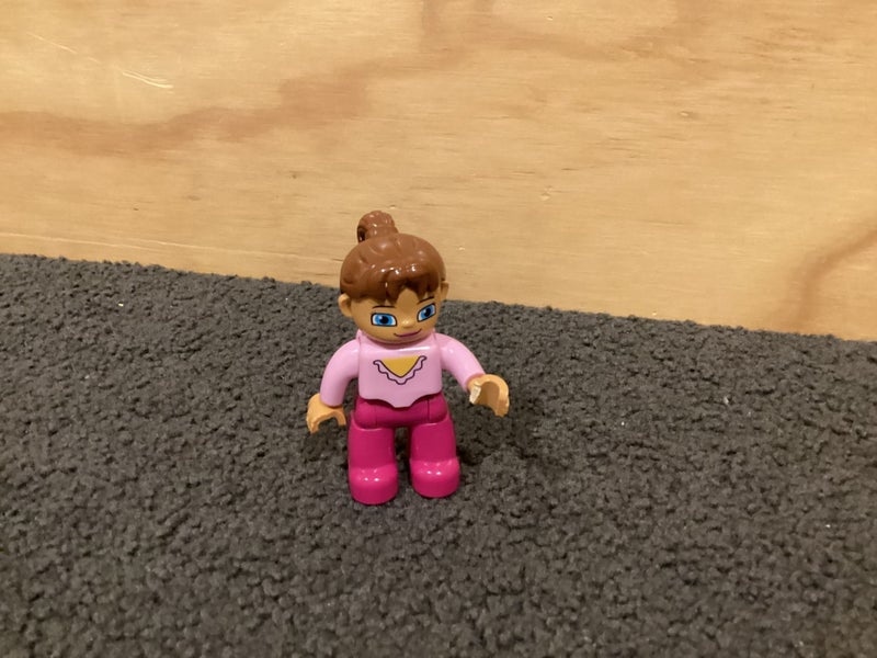 8 Duplo Minifigures Carousel 5
