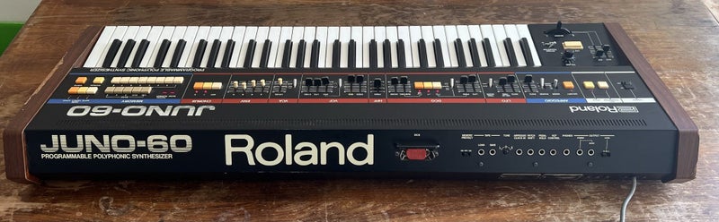 JUNO 60 - Legendary Synth - LOW RESERVE64021708452098112