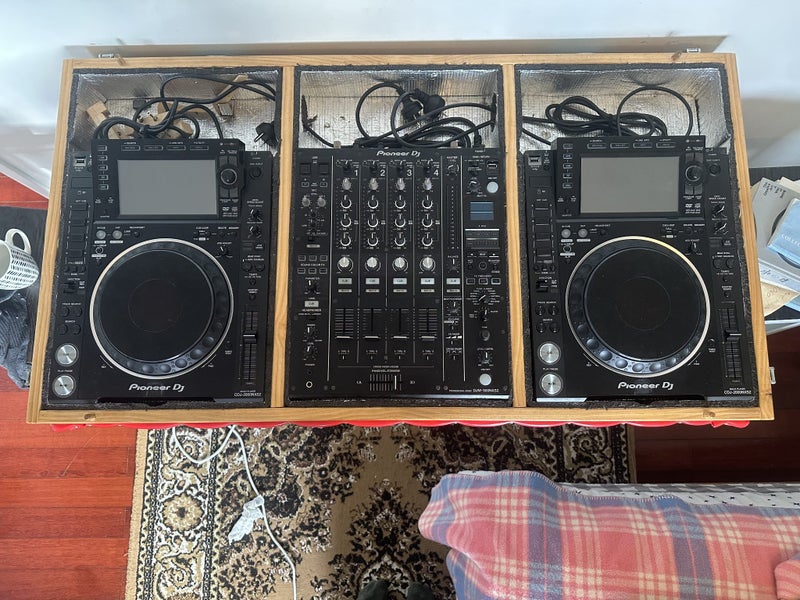 CDJ 2000 NX2’s, DJM 900 NX2 Carousel 1