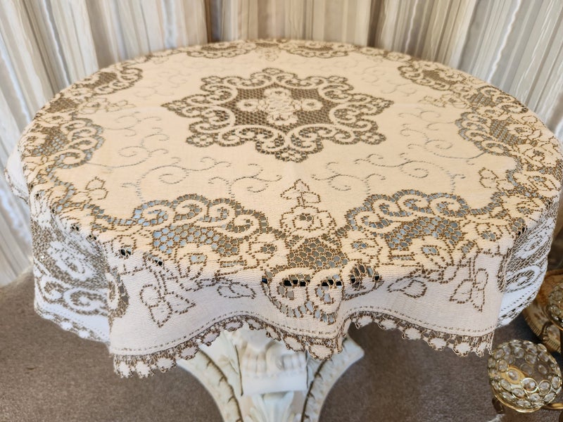 ** Lots of Doilies , Table Throws , Dressing Table Sets etc etc "B" ** Carousel 1