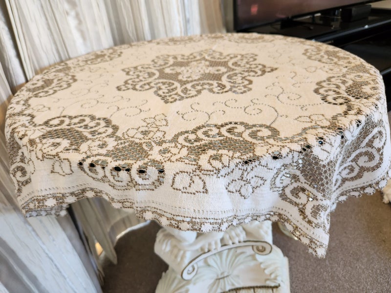 ** Lots of Doilies , Table Throws , Dressing Table Sets etc etc "B" ** Carousel 2