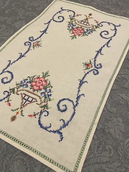 A lovely bright linen hand embroidered Doily/tray cloth Carousel 1