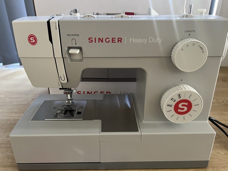 Singer Heavy Duty Sewing Machine 4411 Carousel 1