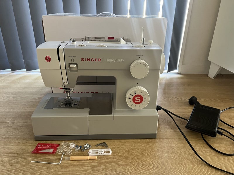 Singer Heavy Duty Sewing Machine 4411 Carousel 3