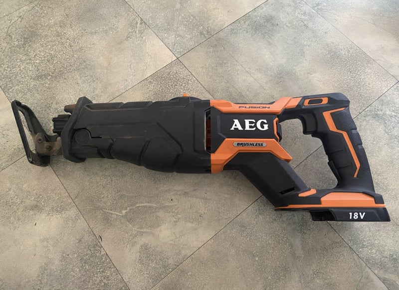 ~$1R Bulk lot of AEG tools and AEG tool bag~64023450238721112