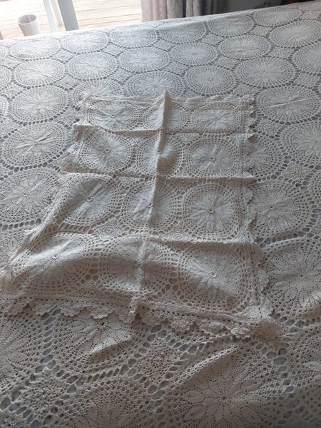 Beautiful vintage cotton crochet throw Carousel 2