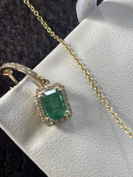 Emerald and diamond necklace and earrings Carousel 2
