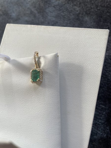 Emerald and diamond necklace and earrings Carousel 5