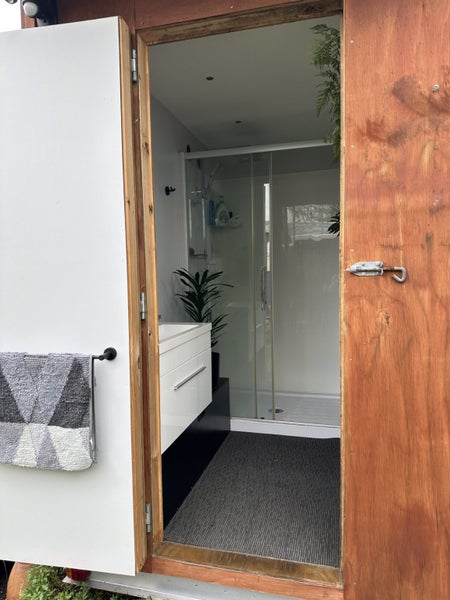 Mobile Shower Carousel 6