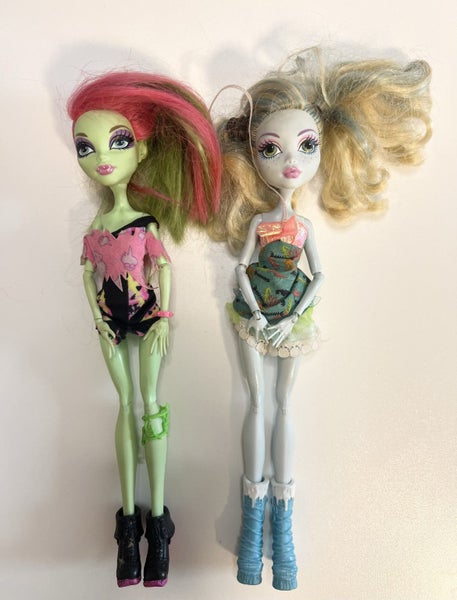 Monster High Doll x 2 Carousel 1