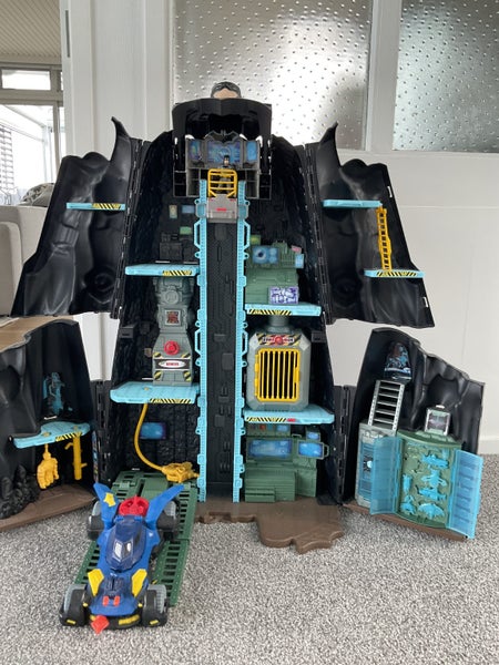 Batman toy tower with moving elevator Carousel 1
