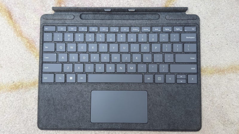 Surface Pro 8,9,X,11 Keyboard with pen holder Carousel 1
