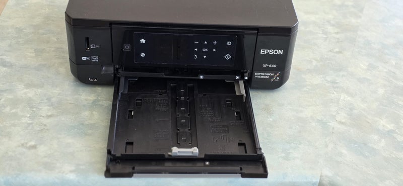 Epson XP 640 Ink Jet Printer with 6 ink cartridges and 5 packs of photo paper Carousel 7