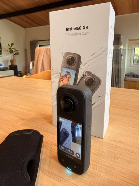 Insta360 X3 - incredible action cam & stick Carousel 1