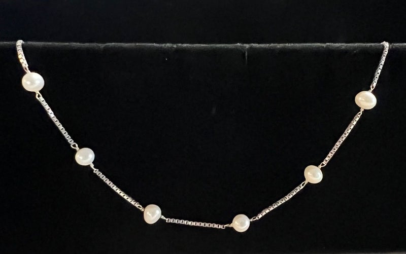 14ct White Gold Box Chain Necklace with 13 Freshwater Pearls * Valuation $1800 Carousel 1