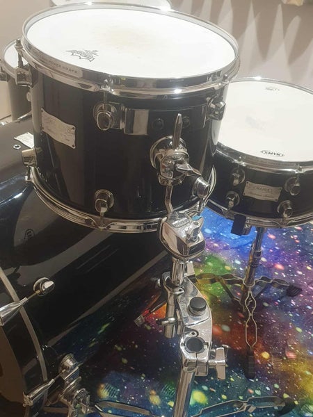 MAPEX Saturn Series III Walnut/Maple 5PC Drum Set – Black Gloss Lacquer64028799223299111