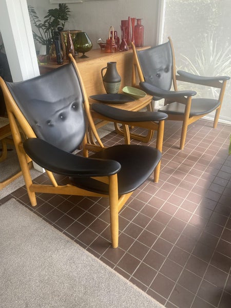 Superb pair of large Mid Century replica Finn Juhl Chieftain Chairs Carousel 1