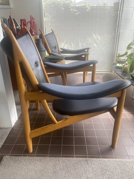 Superb pair of large Mid Century replica Finn Juhl Chieftain Chairs Carousel 2