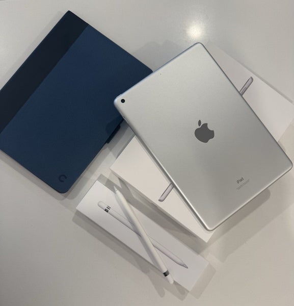 iPad and Apple Pencil - Excellent Condition Carousel 1