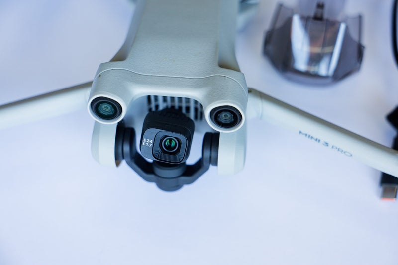 DJI Mini 3 Fly More Combo — DJI RC (Screen Remote) + Freewell Filter Set64362627180161112