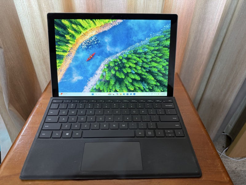 Microsoft Surface Pro 6 - i5, 8GB, 256GB SSD Carousel 1