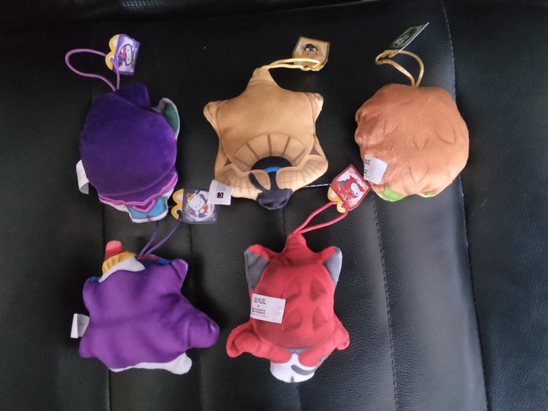 McDONALDS YU-GI-OH X HELLO KITTY AND FRIENDS Carousel 4